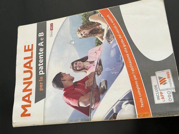 Copertina: manuale per la patente A e B
